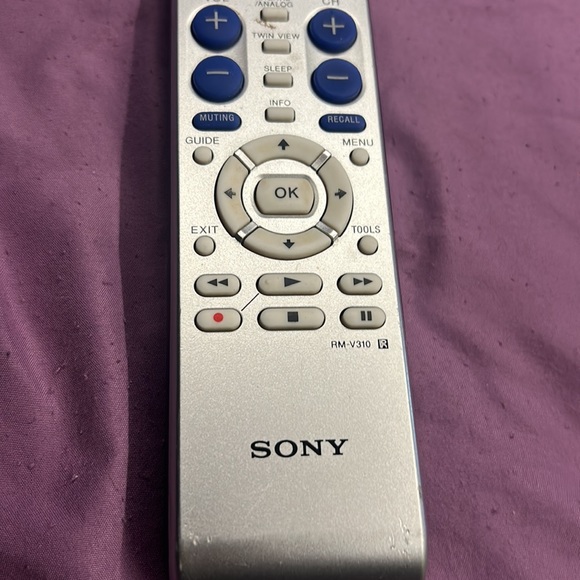 SONY REMOTE COMMANDER Universal remote Silver 7 functions used RM-v310 IR remote - Picture 4 of 7